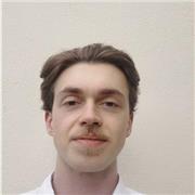 Un Étudiant qui vous aide à préparer vos études